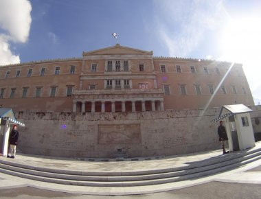 Βουλή: «Πυρετός» εν μέσω Ιουλίου για τις ύστατες κοινοβουλευτικές εκκρεμότητες